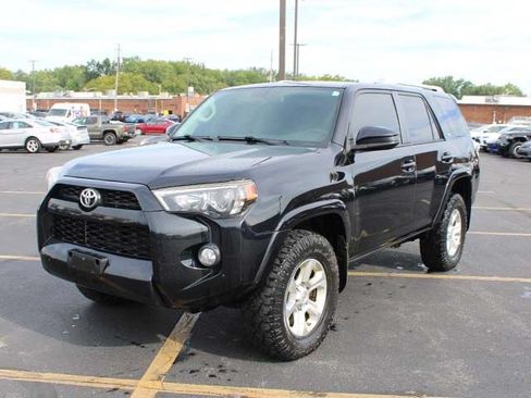 Used 2016 Toyota 4Runner SR5 AWD/4WD image 2