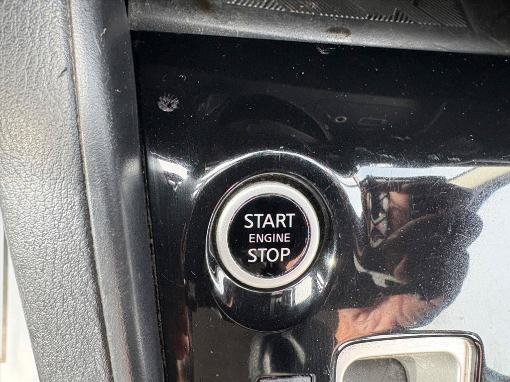 Used 2023 Nissan Versa SV FWD image 13