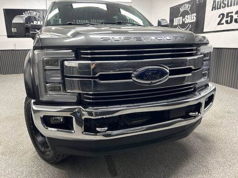 Used 2017 Ford F250 Lariat w/ Lariat Ultimate Package AWD/4WD image 2