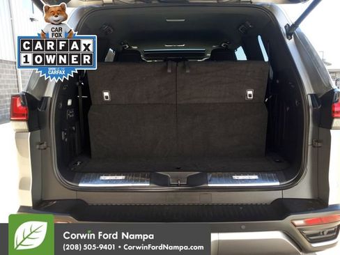 Used 2024 Lexus LX 600 4WD w/ Luxury Package image 28