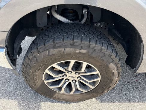Used 2022 Ford F150 Lariat w/ FX4 Off-Road Package AWD/4WD image 12