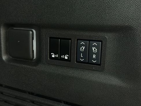 Used 2026 GMC Yukon XL Denali w/ Sun & Power Step Package AWD/4WD image 15