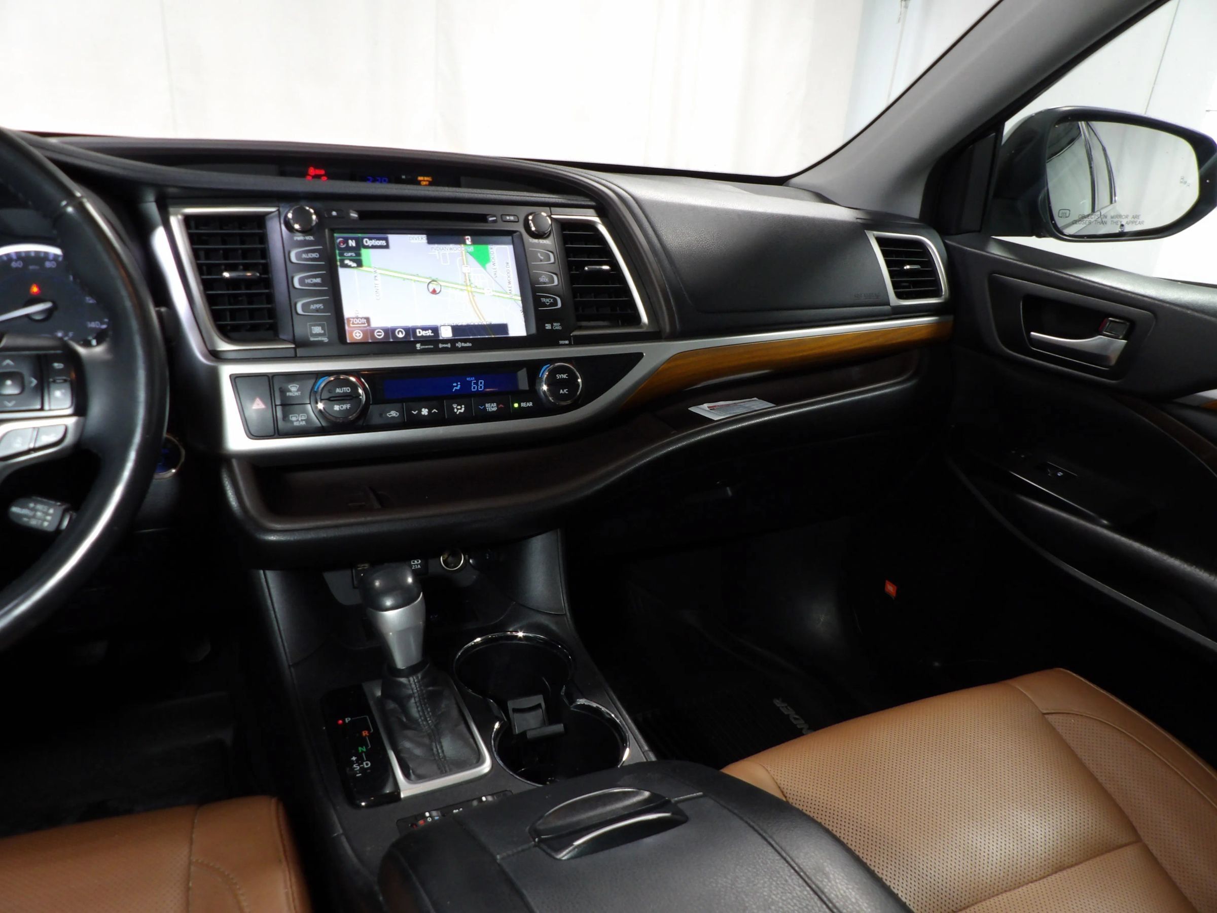 Used 2017 Toyota Highlander Limited Platinum AWD/4WD image 18