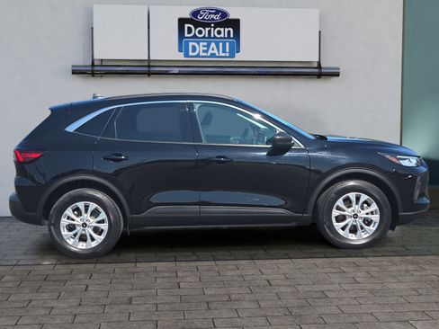 Used 2023 Ford Escape Active w/ Tech Pack #1 AWD/4WD image 2