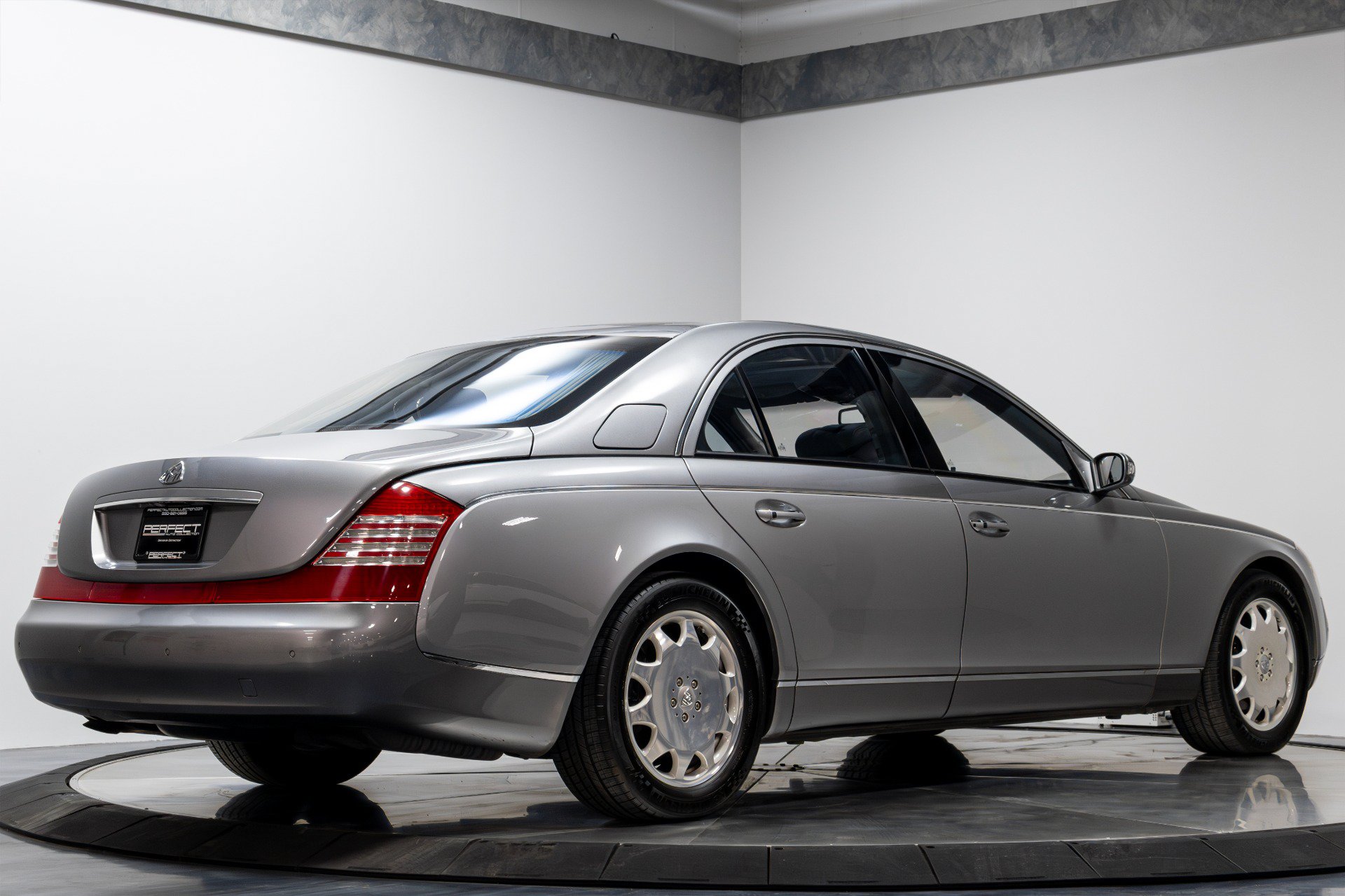 Used 2004 Maybach 57 RWD image 13