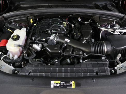 Used 2025 Jeep Grand Cherokee Limited image 13