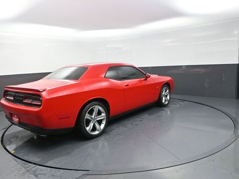 Used 2016 Dodge Challenger R/T RWD image 18