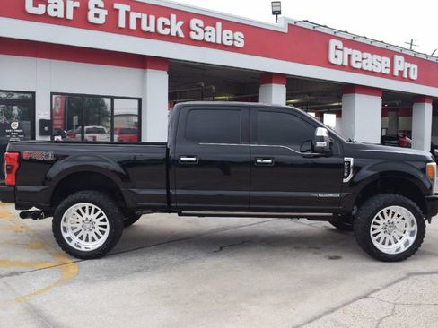 Used 2017 Ford F250 Platinum w/ Platinum Ultimate Package AWD/4WD image 3