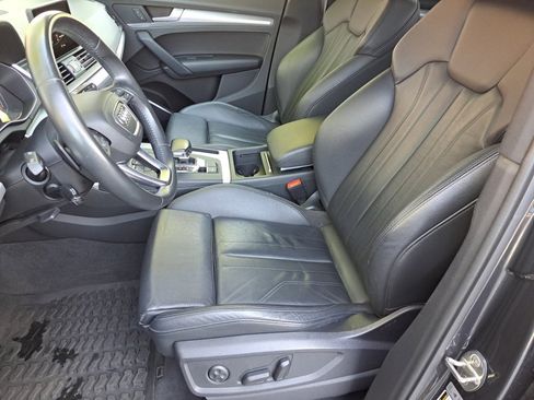 Used 2020 Audi Q5 2.0T Premium w/ Titanium Sport Package image 8
