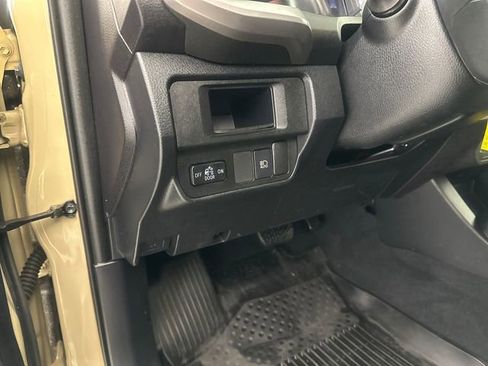 Used 2018 Toyota Tacoma SR5 image 20