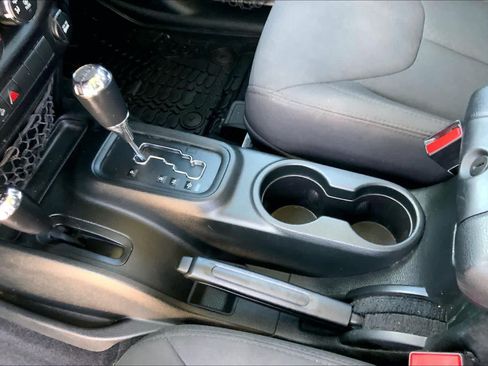 Used 2018 Jeep Wrangler Sport AWD/4WD image 14