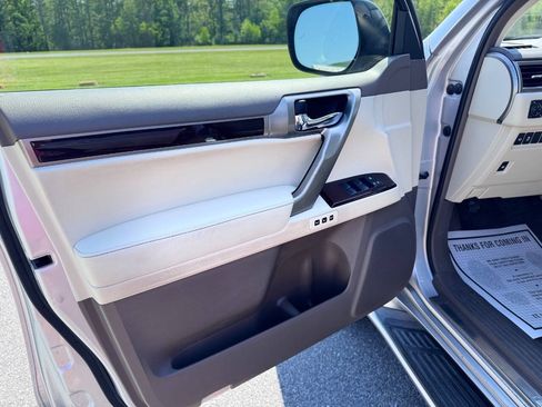 Used 2015 Lexus GX 460 w/ Premium Package AWD/4WD image 8
