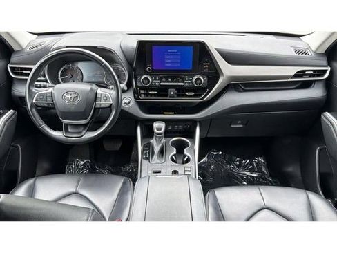Used 2023 Toyota Highlander XLE FWD image 35