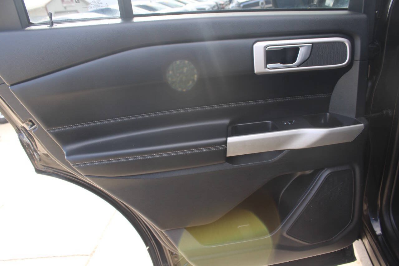Used 2022 Ford Explorer XLT AWD/4WD image 15