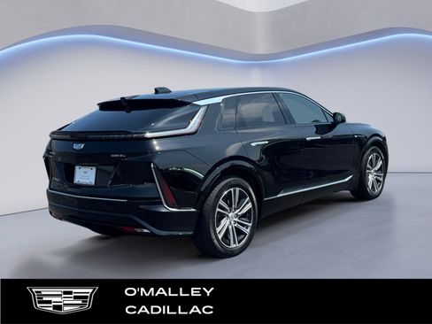 Used 2024 Cadillac Lyriq Luxury w/ LPO, Floor Liner Package AWD/4WD image 5