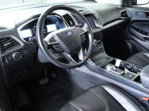 Used 2020 Ford Edge Titanium w/ Canadian Touring Package AWD/4WD image 3