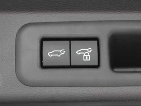 Used 2025 Toyota Sequoia Platinum image 40