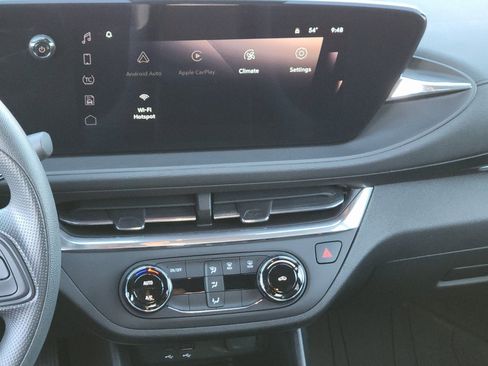 Used 2024 Buick Envista Preferred w/ Advanced Safety Package image 11