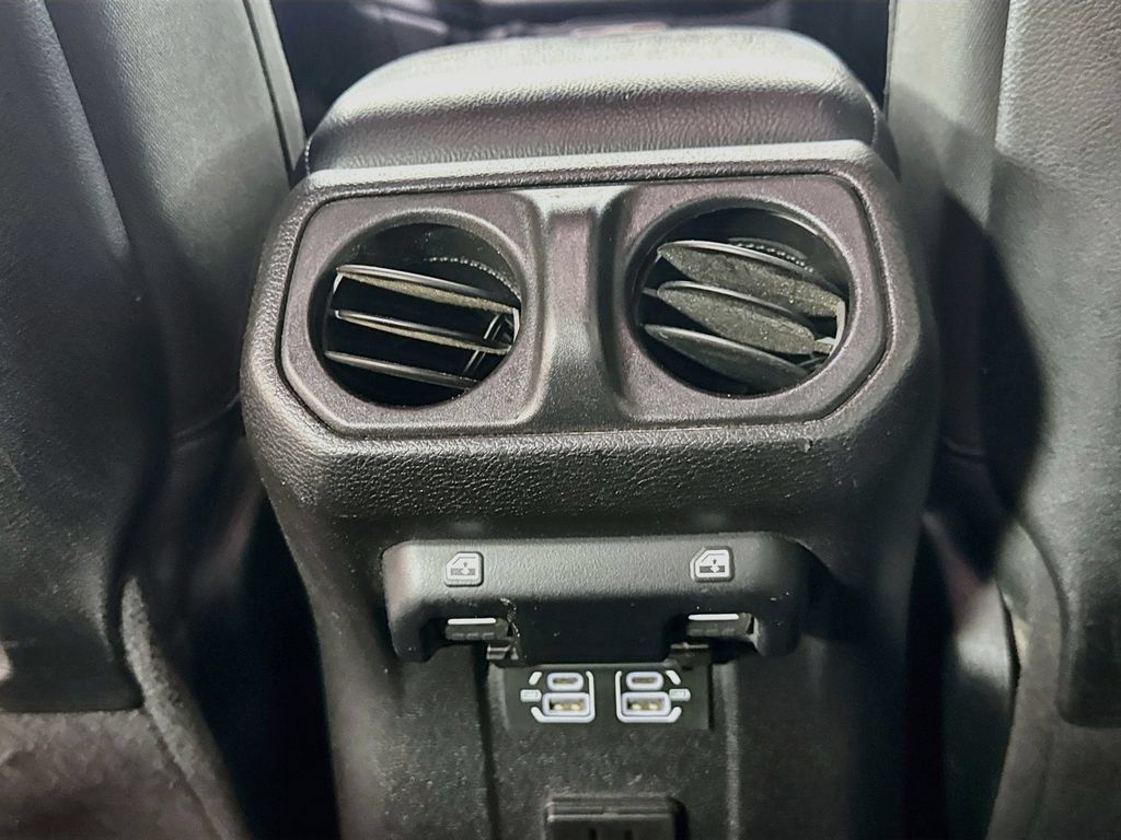 Used 2021 Jeep Wrangler Unlimited Rubicon AWD/4WD image 31