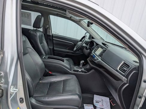 Used 2018 Toyota Highlander Limited Platinum image 18