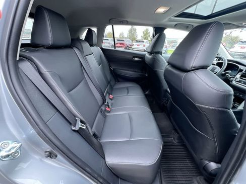 Used 2024 Toyota Corolla Cross XLE w/ Convenience Package image 24