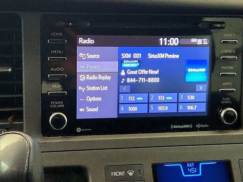 Used 2018 Toyota Sienna SE Premium image 18