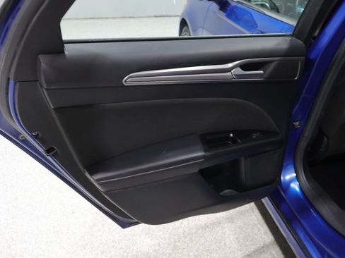 Used 2017 Ford Fusion SE FWD image 19