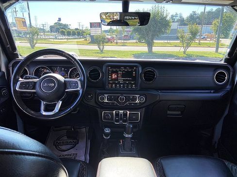 Used 2022 Jeep Wrangler Unlimited Sahara AWD/4WD image 16