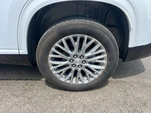 Used 2025 GMC Acadia Denali w/ LPO, Floor Liner Package AWD/4WD image 9