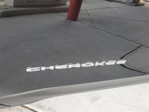 Used 2021 Jeep Cherokee Limited w/ Elite Package image 3