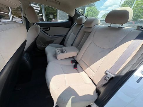 Used 2015 Hyundai Elantra SE FWD image 15