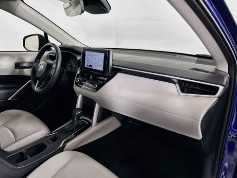 Used 2025 Toyota Corolla Cross LE FWD image 28