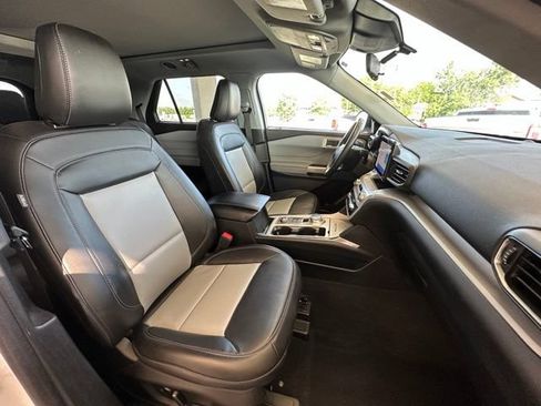 Used 2023 Ford Explorer XLT w/ Equipment Group 202A AWD/4WD image 24