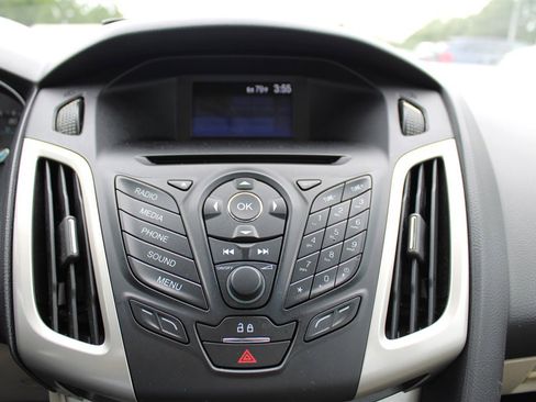 Used 2013 Ford Focus SE w/ Super Fuel Economy (SFE) Pkg image 22