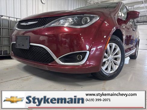 Used 2019 Chrysler Pacifica Touring-L image 23