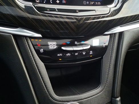 Used 2021 Cadillac XT6 Premium Luxury FWD image 18