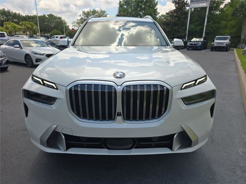 Used 2025 BMW X7 xDrive40i AWD/4WD image 2