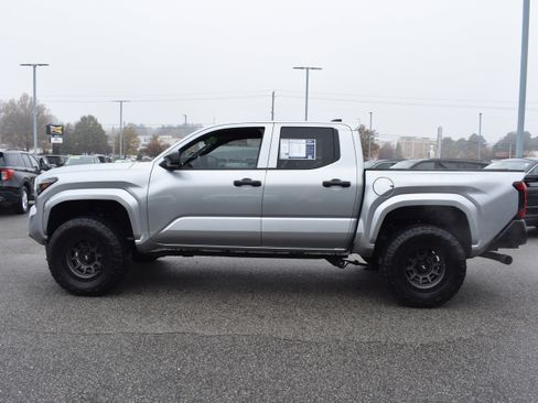 Used 2024 Toyota Tacoma SR image 6