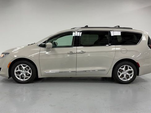 Used 2020 Chrysler Pacifica Touring-L Plus w/ Tire & Wheel Group image 2