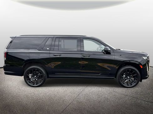 Used 2024 Cadillac Escalade ESV Sport Platinum w/ LPO, ONYX Package AWD/4WD image 4