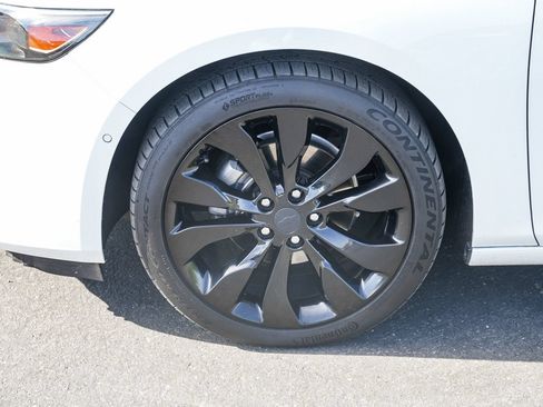 Used 2018 Chevrolet Malibu Premier w/ Premier Sun and Wheel Package FWD image 9