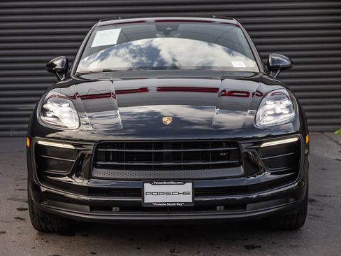 Certified 2022 Porsche Macan image 7