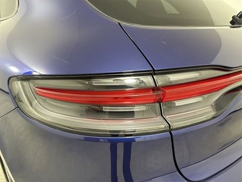 Certified 2023 Porsche Macan image 18