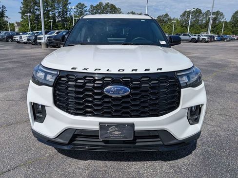 Used 2025 Ford Explorer ST-Line w/ ST-Line Street Pack AWD/4WD image 11