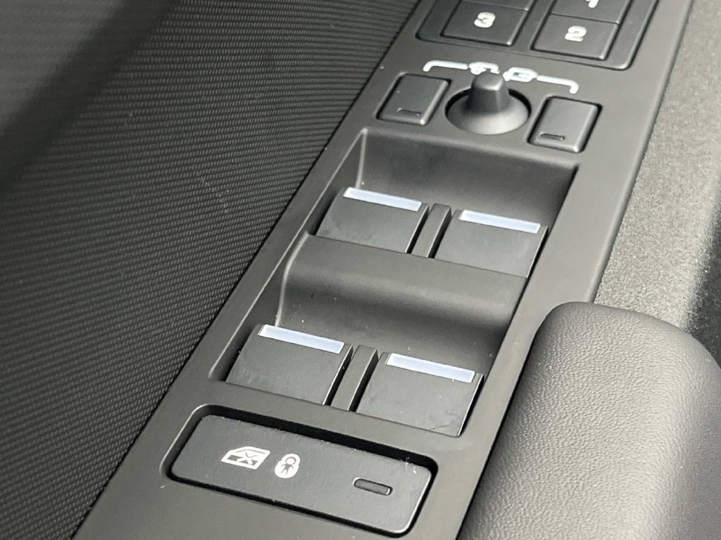 Certified 2026 Land Rover Defender 110 OCTA AWD/4WD image 30