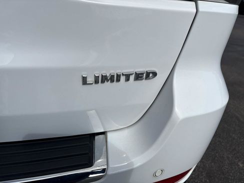 Used 2022 Jeep Grand Cherokee Limited image 7