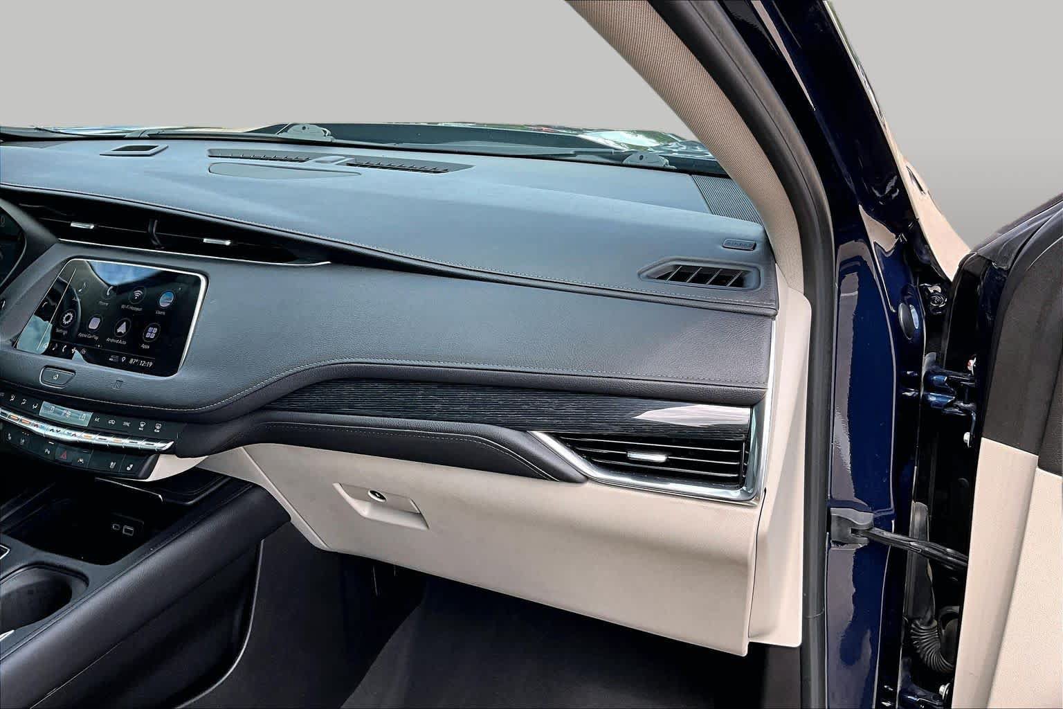 Used 2019 Cadillac XT4 Premium Luxury FWD image 18