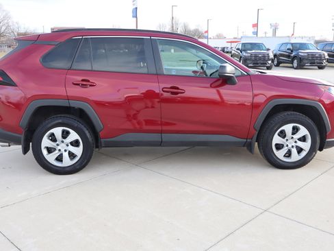 Used 2021 Toyota RAV4 LE image 4