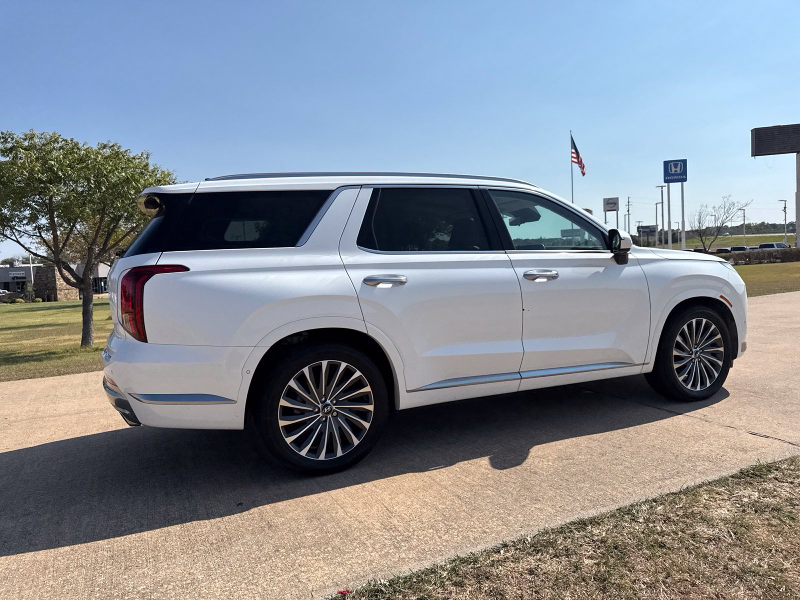 Used 2024 Hyundai Palisade Calligraphy FWD image 9