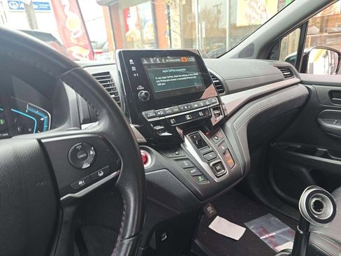Certified 2023 Honda Odyssey Sport image 8